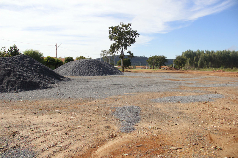 Área destinada à construção do E.S.F do Jardim Bom Viver.
