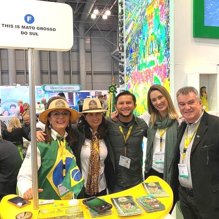 Da esquerda para a direita: Bete e Roberta Coelho (Fazenda San Francisco); Cícero de Oliveira (guia de turismo); Karla Cavalcanti (FUNDTUR-MS) e o secretário Augusto Mariano. Foto: Divulgação