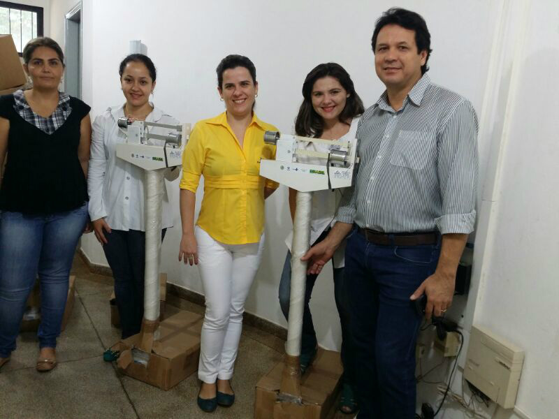 Saúde: Secretaria entrega balanças para atendimento a gestantes Secretário Wilson Braga, juntamente coma s enfermeiras dos ESF de Bonito.