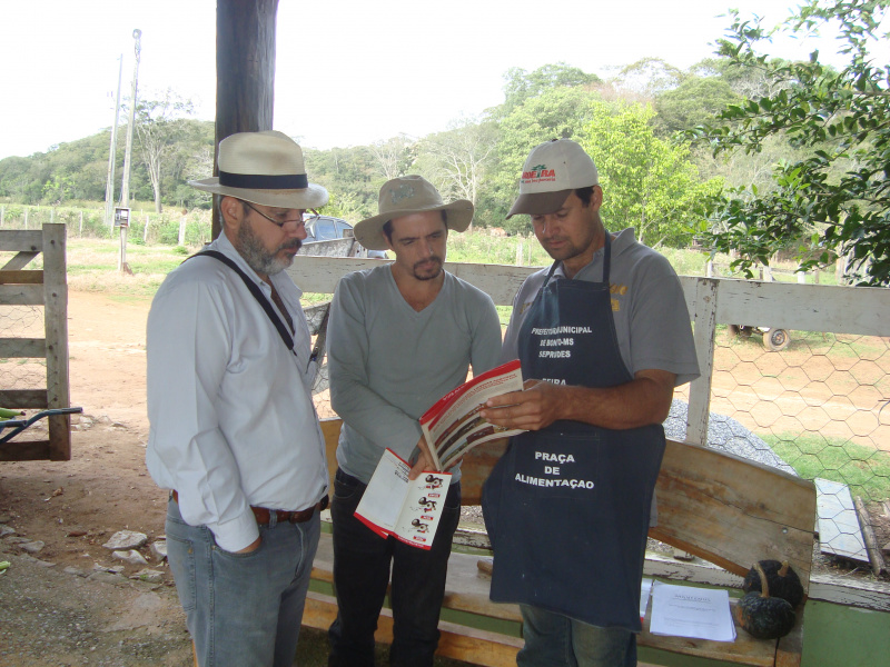 Produtor de hortaliças recebe visita da SEPRODES Produtor de hortaliças recebe visita da SEPRODES