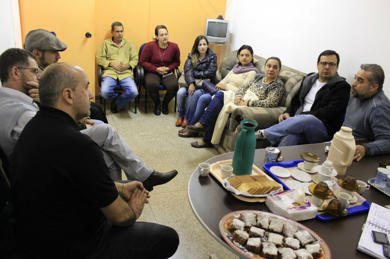 Em reunião com médicos, Leleco apresenta projeto da Farmácia Municipal Reunião com médicos aconteceu no hospital Darci João Bigaton.