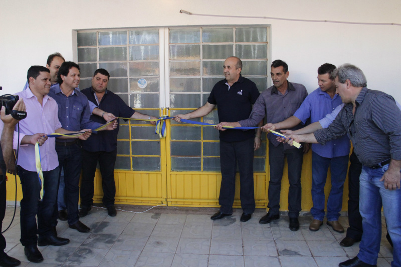 Centro de Atendimento ao Cidadão, no Bairro Rincão Bonito já é uma realidade Prefeito Leleco Brito, e demais autoridades na inauguração do C.A.C no Bairro Rincão Bonito