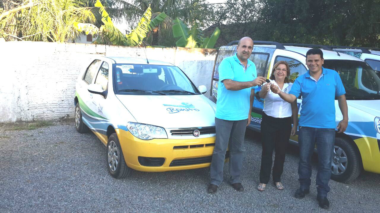 Mais investimento: Prefeito entrega veículo para a Secretaria de Assistência Social Mais investimento: Prefeito entrega veículo para a Secretaria de Assistência Social