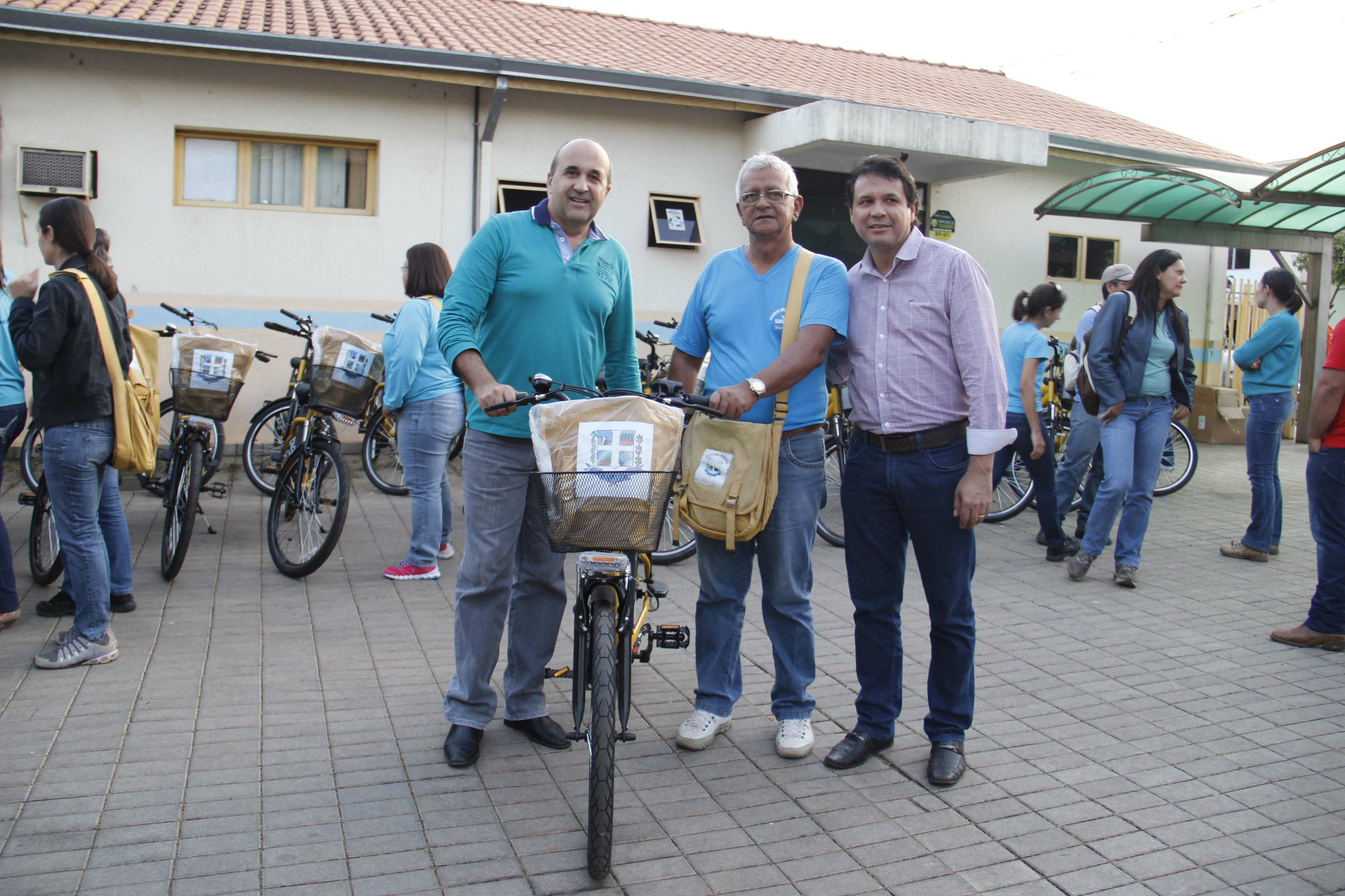 Prefeitura de Bonito faz entrega de bicicletas elétricas para agentes