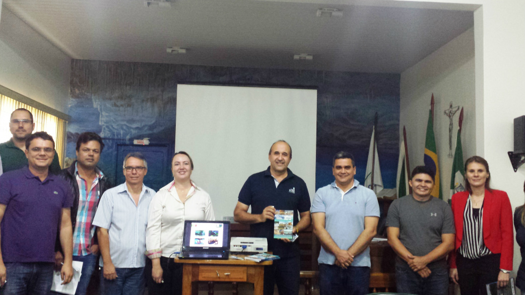Prefeito Leonel Lemos de Souza Brito em reunião com empresários e políticos do Tocantins