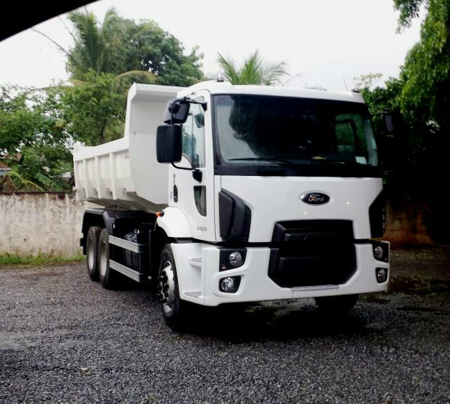 Caminhão basculante destinado a secretaria de obras do município