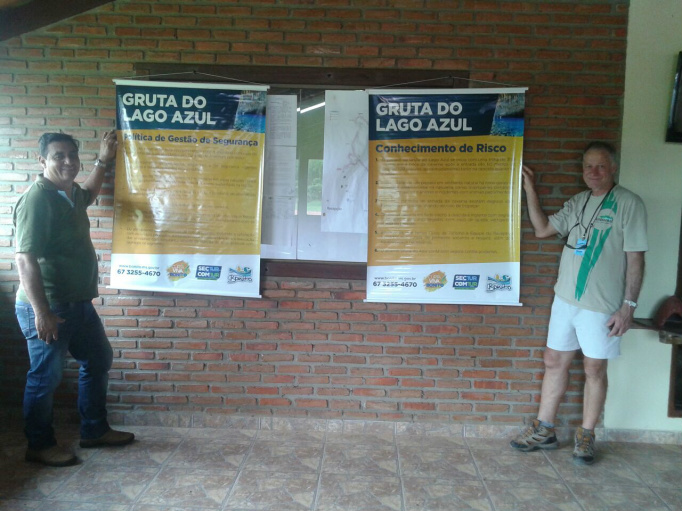 O gerente do receptivo da Gruta do Lago Azul, Eudo Sebastião Assiss e o colaborador da AGTB, Vladimir Martins
