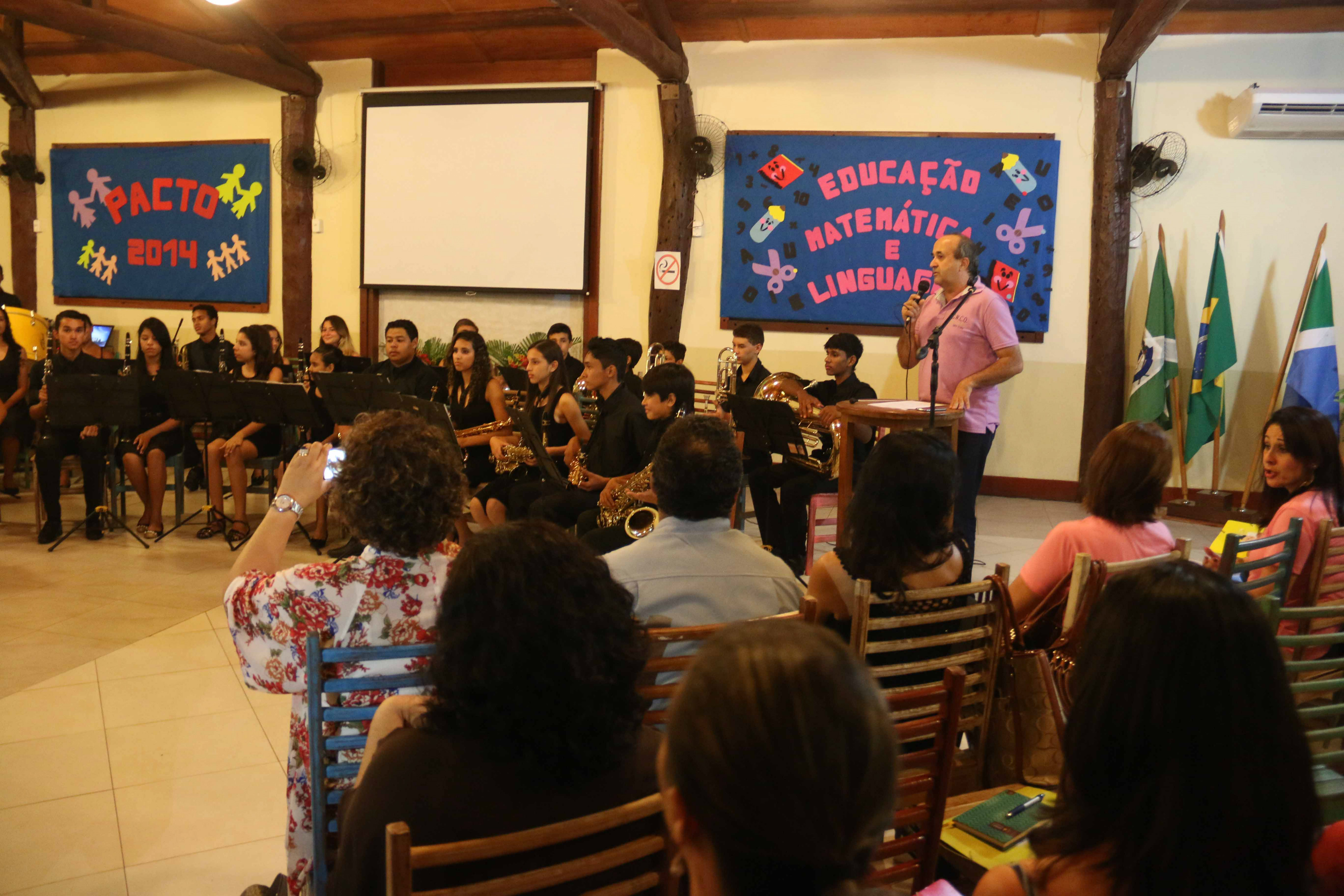 Pacto 2014 encerra atividades com palestras, apresentações culturais e confraternização entre professores