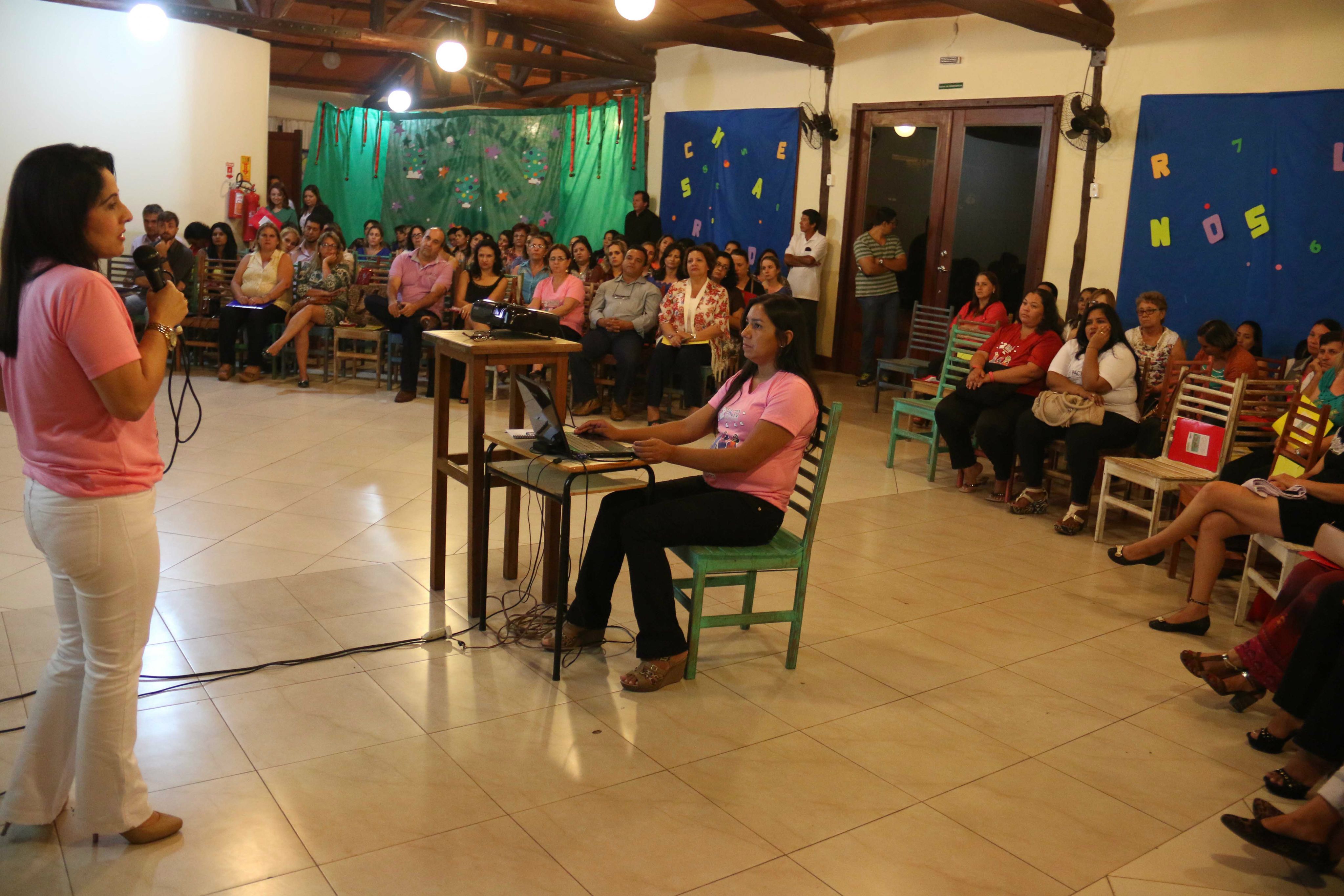 Pacto 2014 encerra atividades com palestras, apresentações culturais e confraternização entre professores