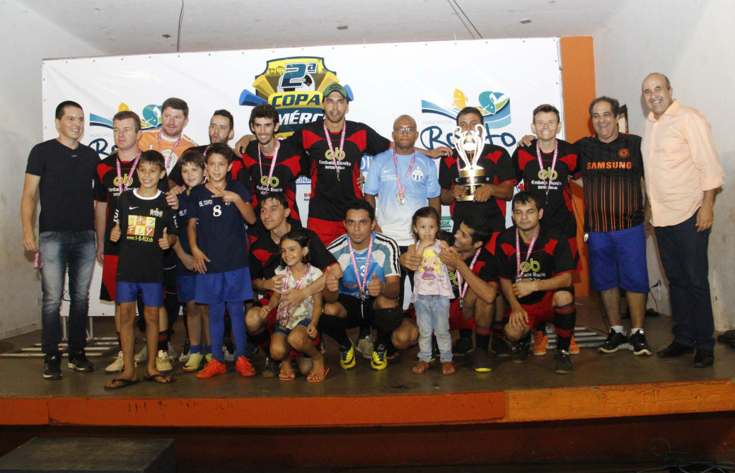 Embala Bonito comemora o 1º lugar da Copa Comércio de Futsal