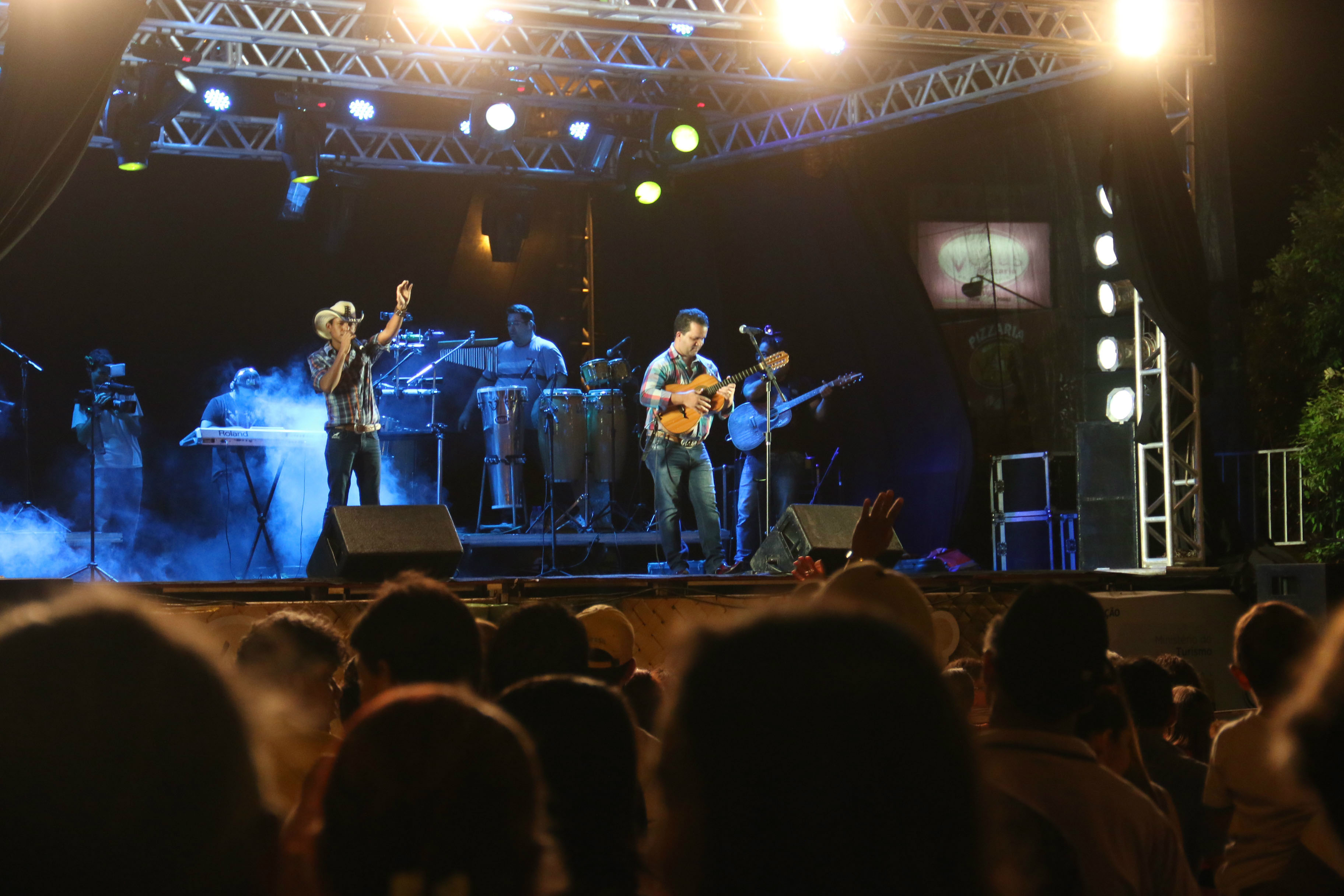 ‘O Festival da Guavira mostra a nossa cultura, a cultura bonitense’, afirma prefeito Show de Leó Goiano e Girsel da Viola (Foto: Multi-Frequência)
