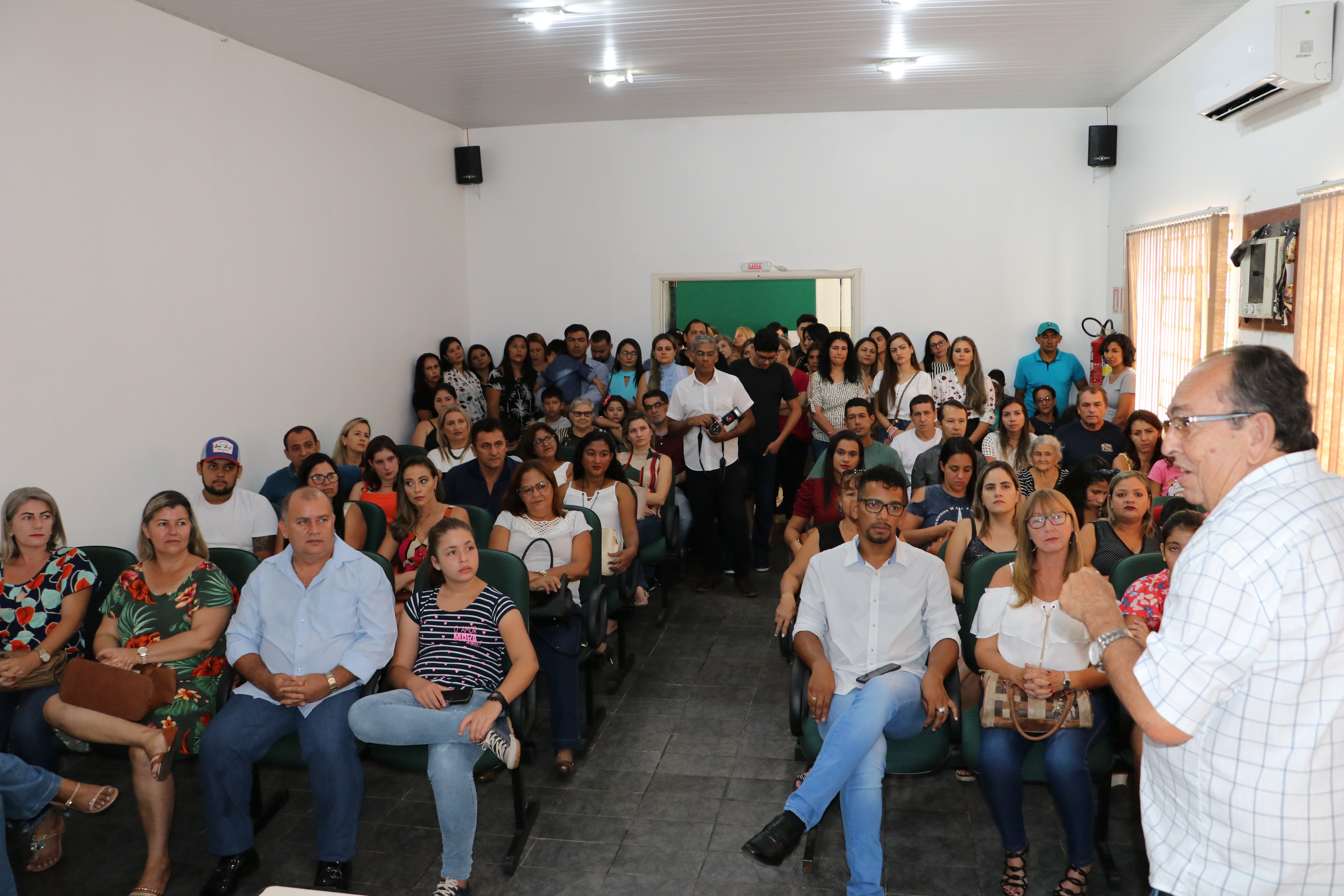 Prefeito dá posse a mais de 40 aprovados no Concurso Público