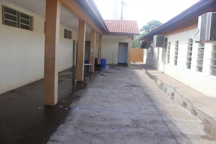 Escola João Alves de Arruda Polo foi a primeira a receber o mutirão de limpeza (crédito: Multi-frequência)