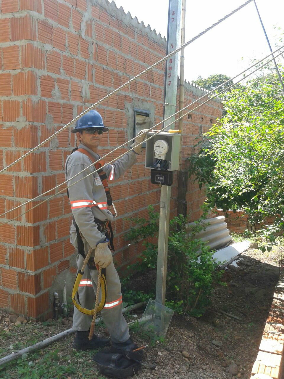 Prefeitura implanta novo sistema de rede de energia no Águas do Miranda