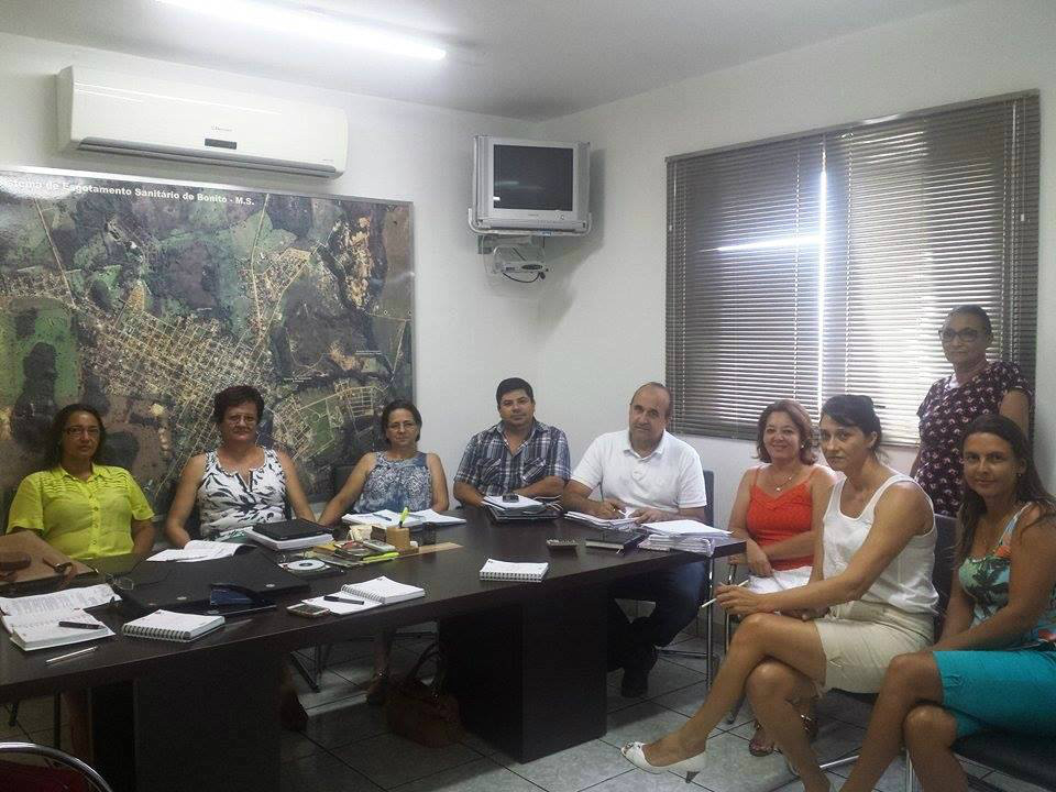 Reunião realizada na tarde de ontem na Prefeitura Municipal com representantes do Simted (Crédito: Naiane Mesquita)