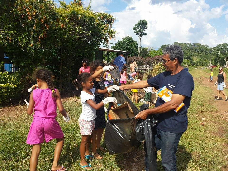 Moradores participam de dia de atividades no Assentamento Guaicurus