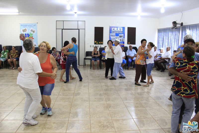 Baile da Melhor Idade é Sucesso Total em Bonito