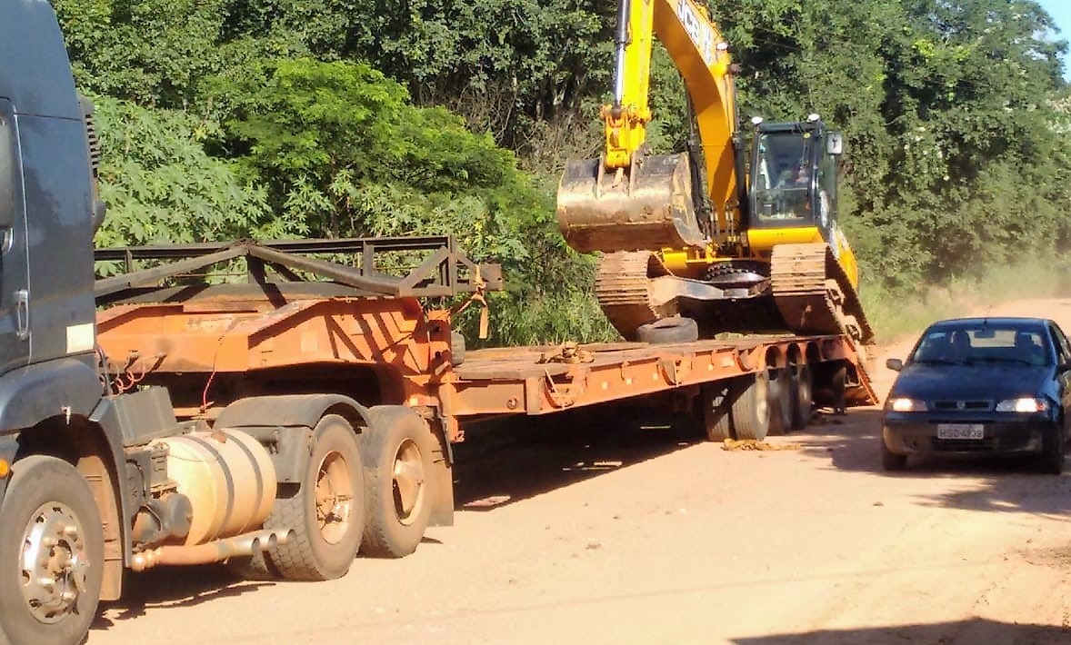 Prefeitura realiza recuperação emergencial da estrada do Sucuri Escavadeira hidráulica de gramde porte, adquirida pela prefeitura em 2019, participará dos trabalhos. Foto: Divulgação