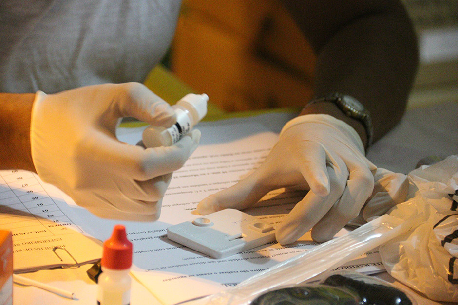 Teste rápido de HIV foi realizado gratuitamente na Praça da Liberdade em Bonito (Crédito: Multi-frequência)