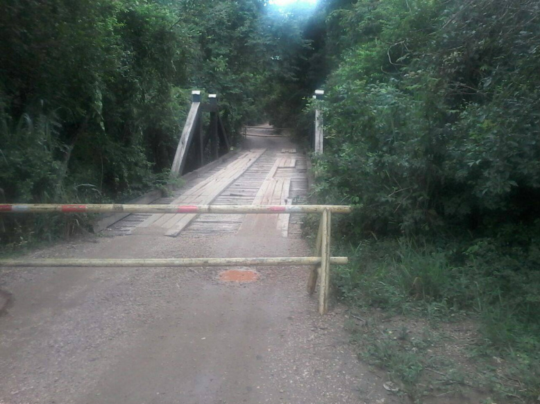 Ponte do Rio Mimoso cede por excesso de peso