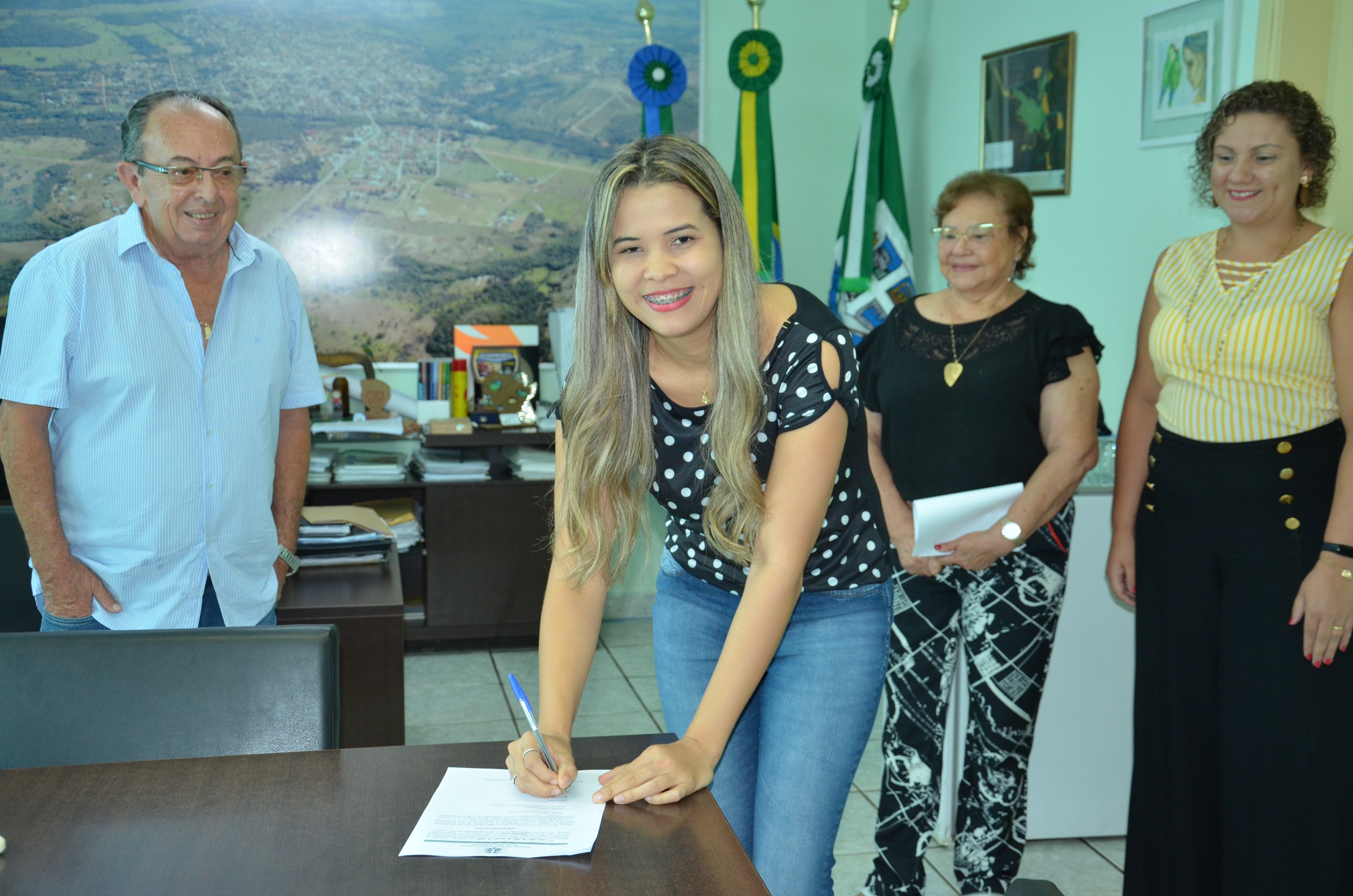 Posse foi realizada no gabinete do prefeito. Foto: Jabuty