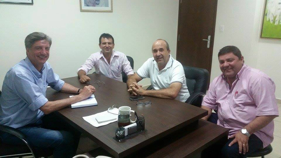 Deputado Dagoberto ao lado do presidente da câmara João Ligeiro, do prefeito Leleco Brito e do vice-prefeito Josmail Rodrigues