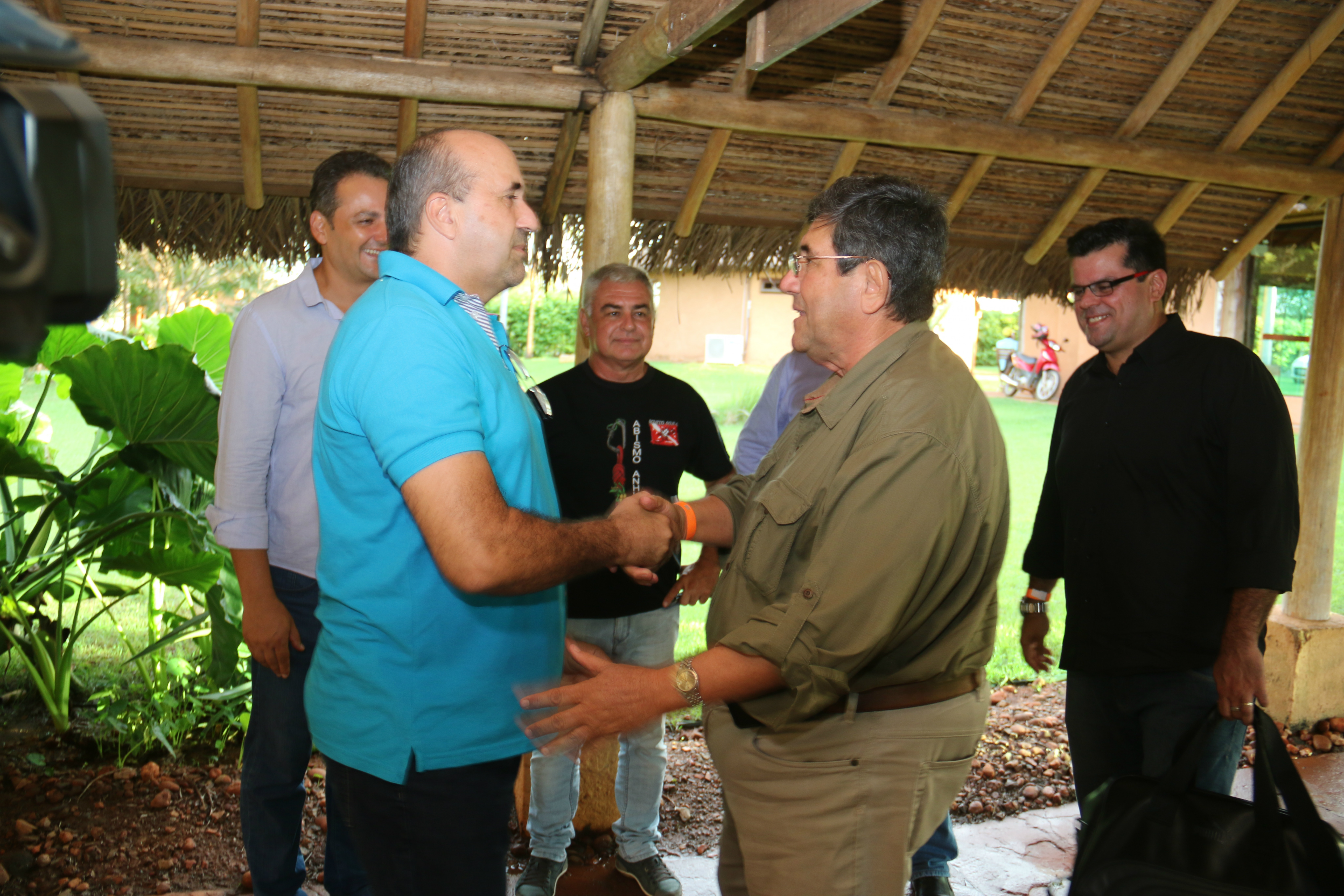 Prefeito Leleco e presidente da Fundtur no início do evento em Bonito-MS / crédito: Ricardo Castilho/Multi-frequência
