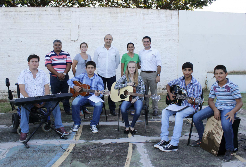 Grupo musical do Instituto Visão de Vida em Bonito abriu a cerimônia 