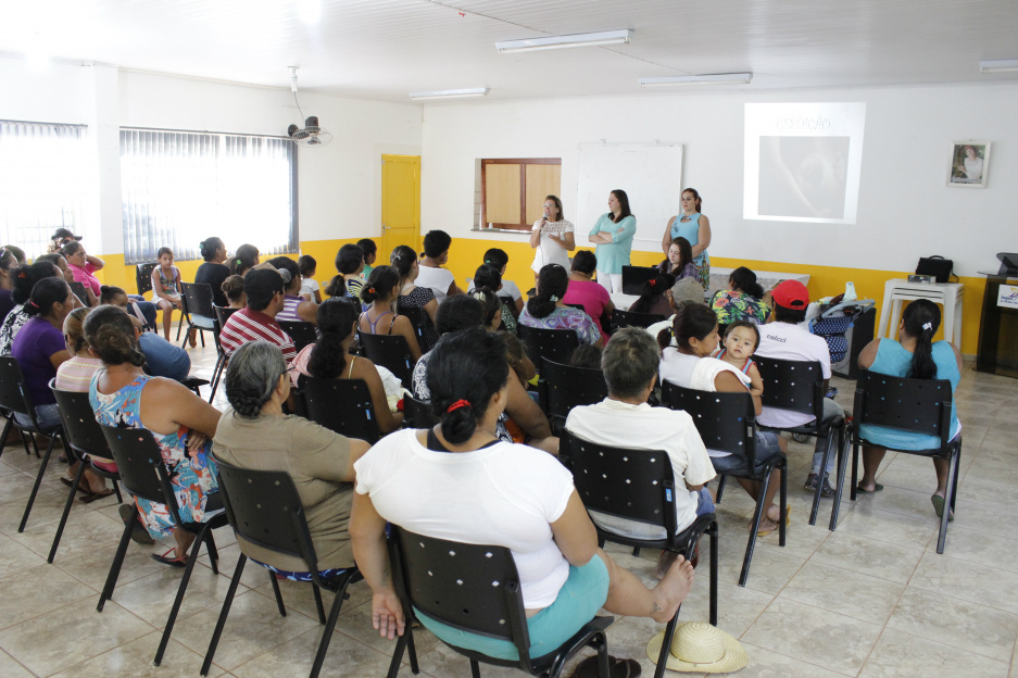 Reunião de mães no CRAS da região Rincão Bonito (crédito: Multi-frequência)