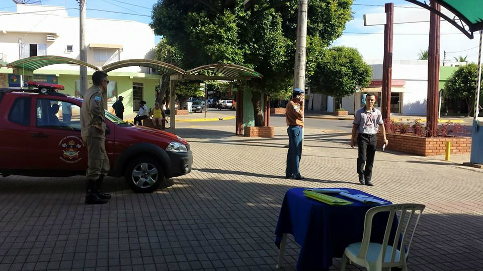 Ação da prefeitura e corpo de bombeiros segue até às 15 horas de hoje
