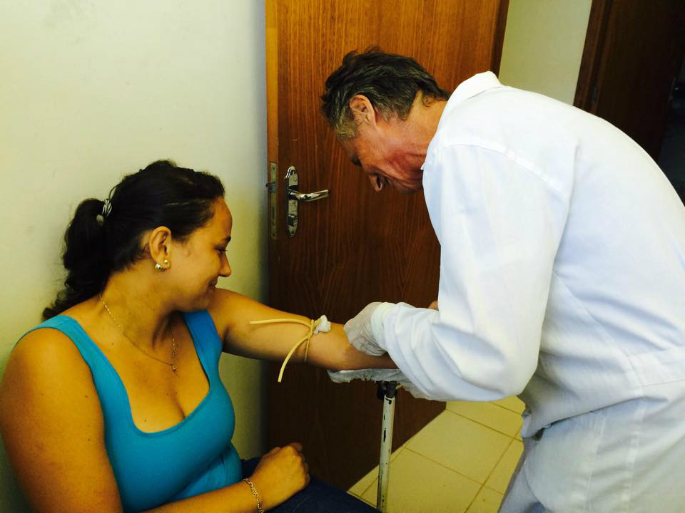 Equipe da prefeitura realiza coleta de sangue no Distrito de Águas do Miranda