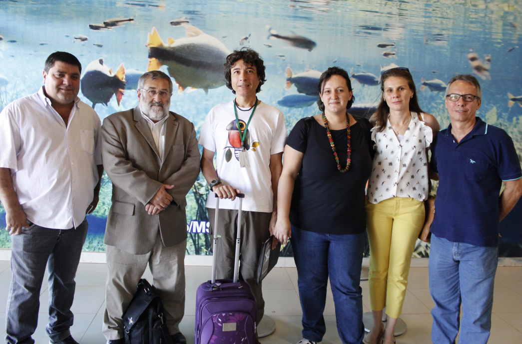O vice-prefeito de Bonito, Josmail Rodrigues recebeu o professor e especialista em turismo responsável Harold Goodwin (de terno) 