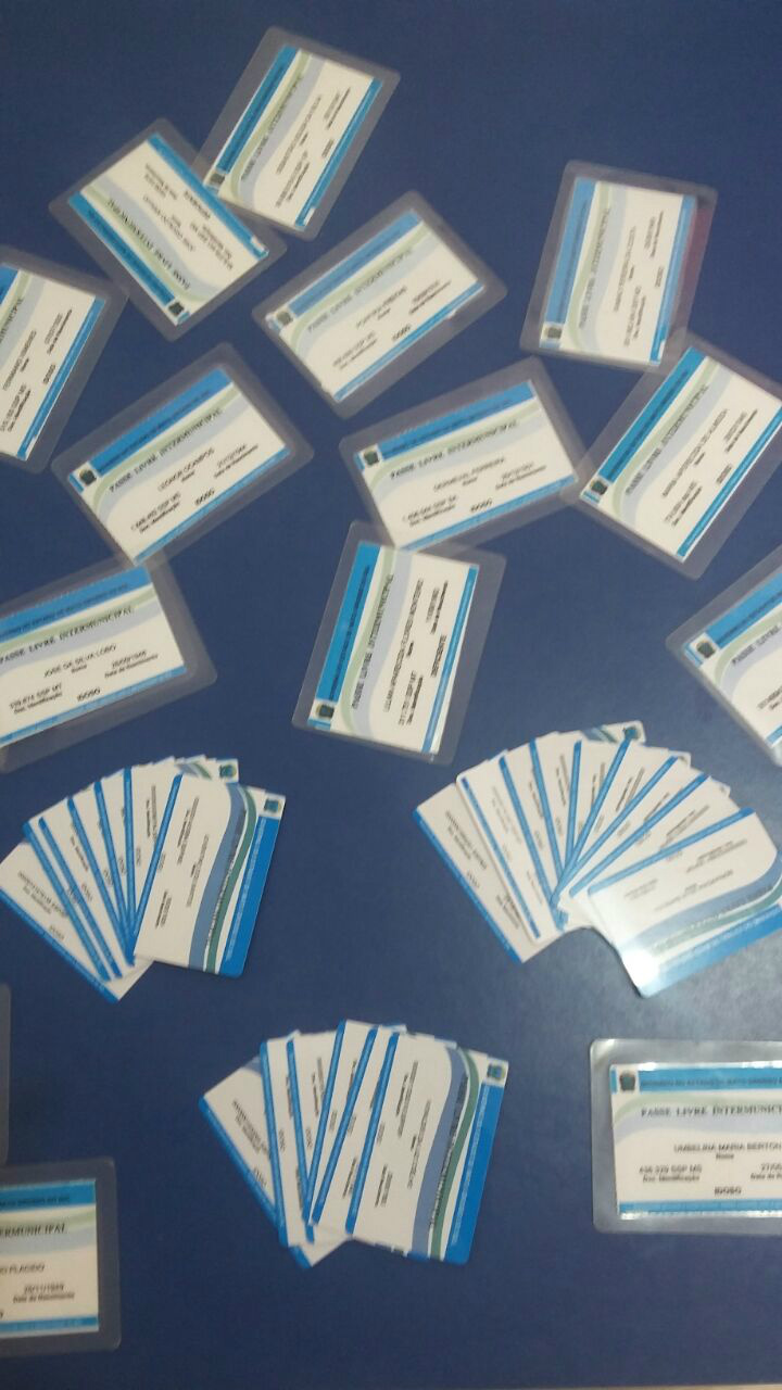 Secretaria de Assistência Social entrega carteira de Passe Livre Intermunicipal para idosos.