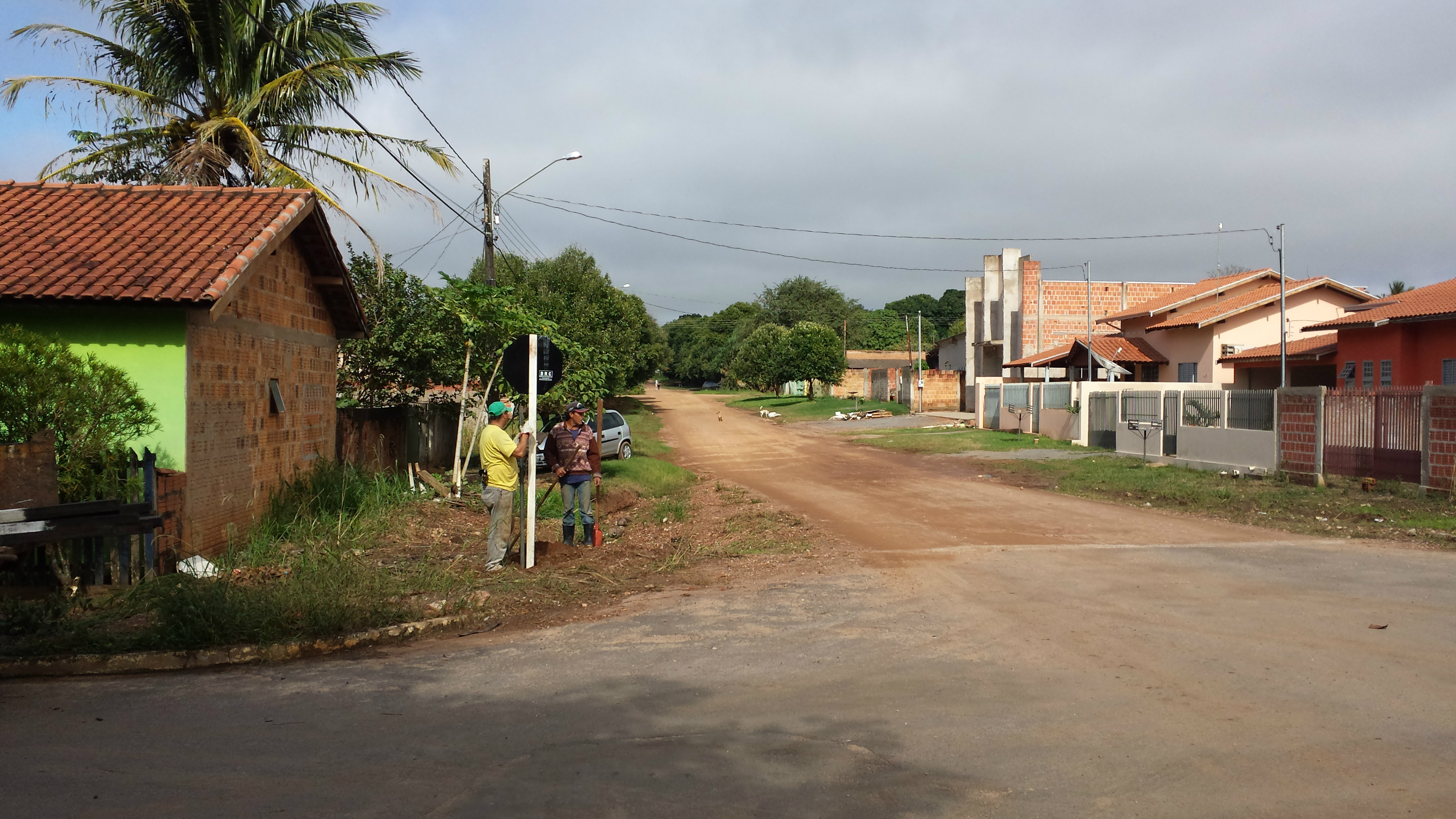 Ruas de bairros são sinalizadas pela Prefeitura