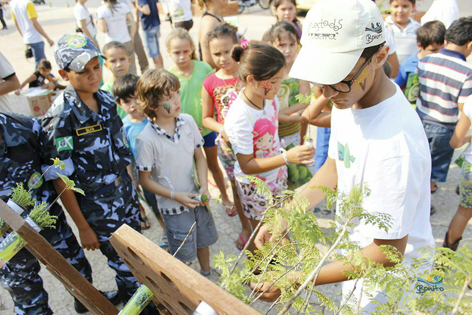 Dia da Árvore sendo comemorado em Bonito-MS (Foto: Daniel Silva/Multi-Frequência)