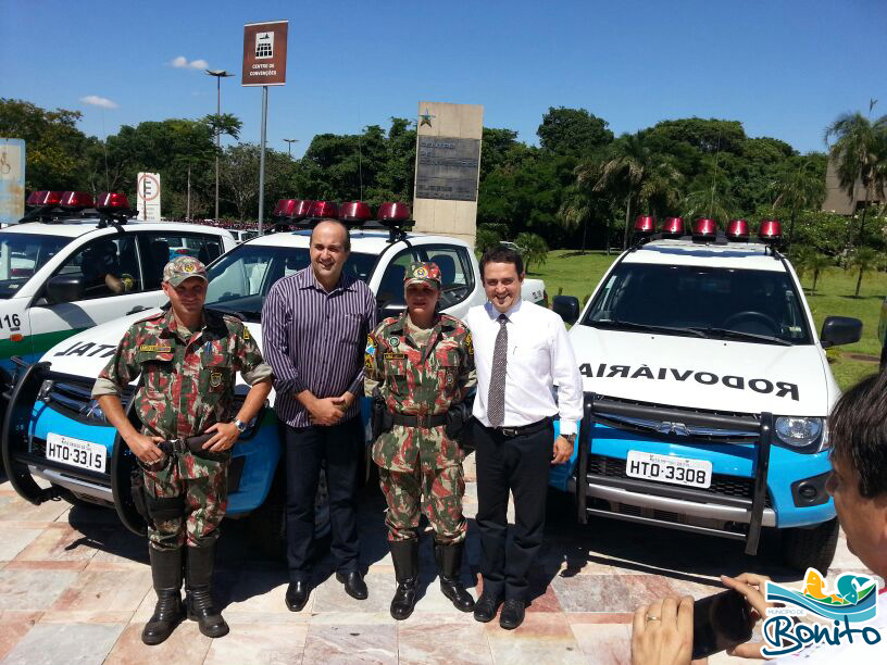 Prefeito de Bonito-MS recebe nova viatura para Polícia Militar Ambiental
