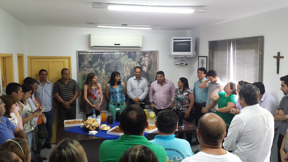 Prefeito em exercício dá as boas vindas aos servidores com café da manhã