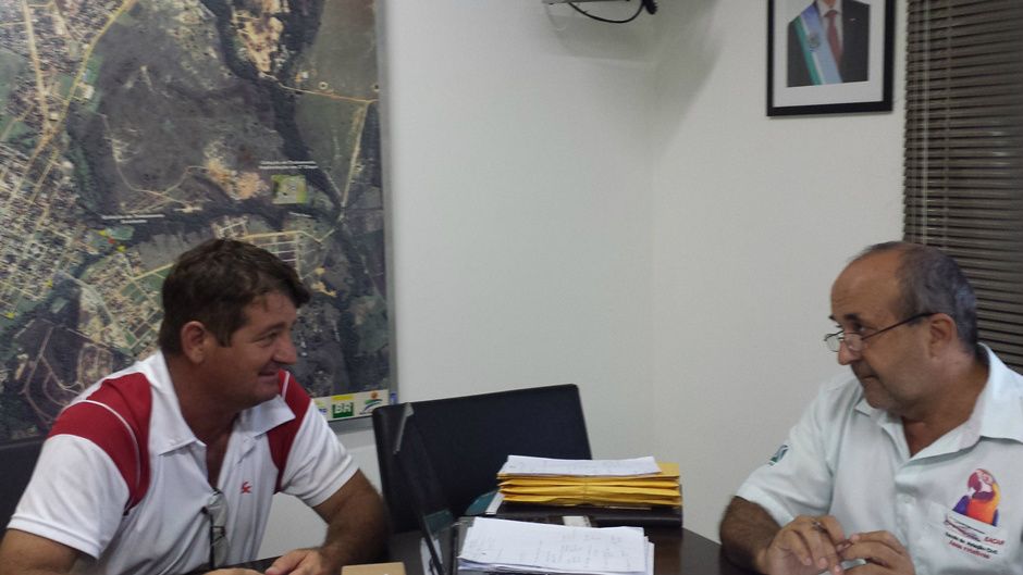 Prefeito Leleco conversa com Secretário de Obras e pede reparos imediatos no município