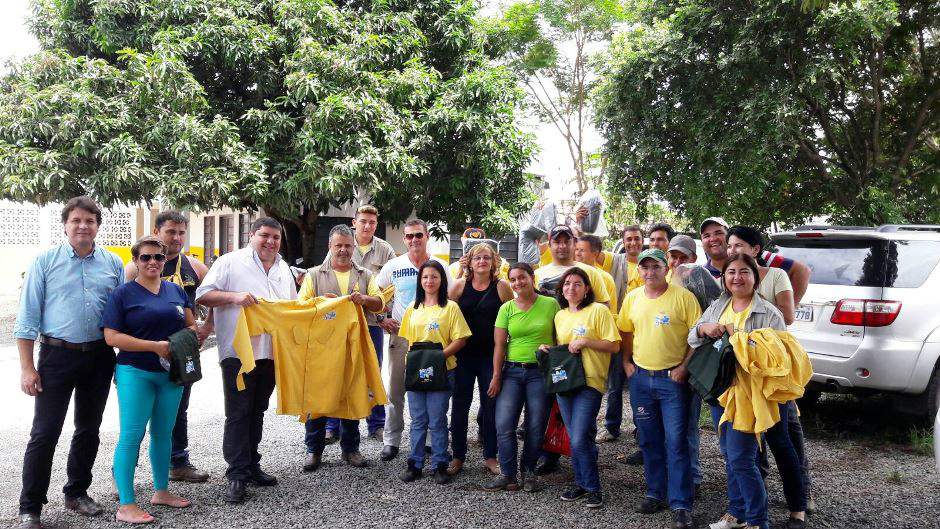 Prefeitura entrega novos uniformes de trabalho aos agentes de endemias e equipe da UPL
