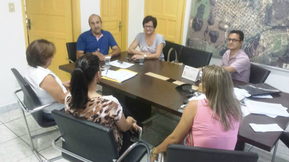 Prefeito concede 12% de reajuste salarial para os professores da rede municipal