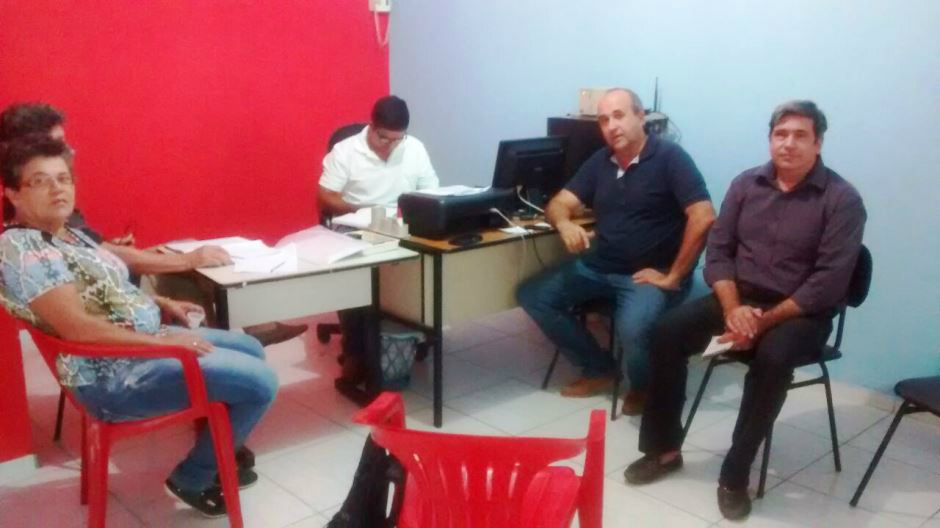 Um dia após reajuste salarial dos professores, prefeito Leleco anuncia aumento para todos os servidores municipais efetivos