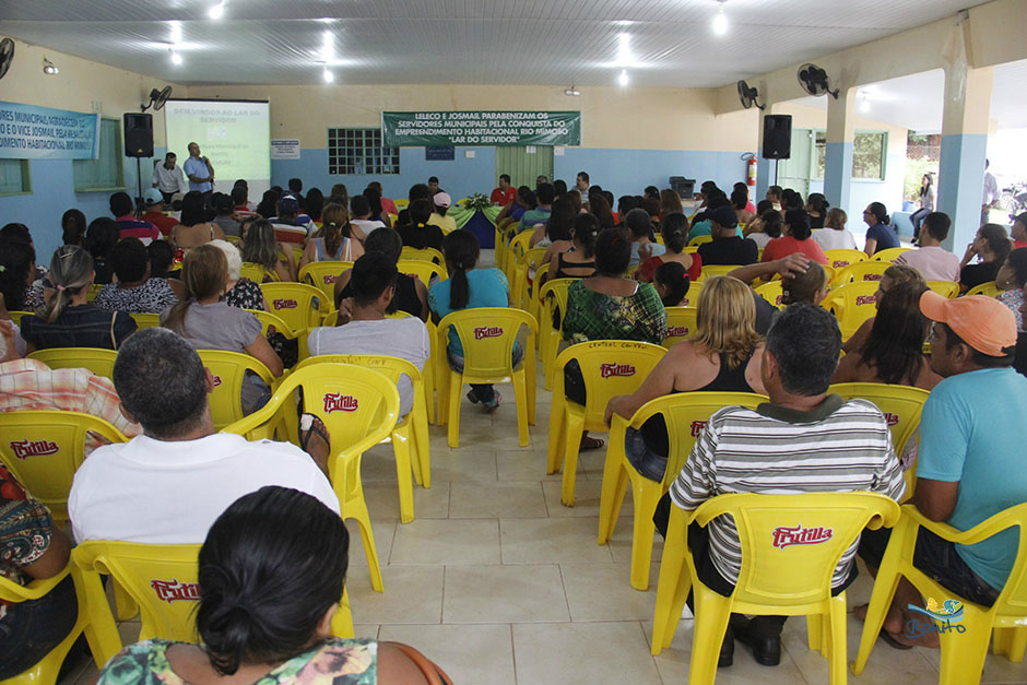 Emoção na entrega do documento de doação de lotes do ‘Lar do Servidor’ em Bonito Emoção na entrega do documento de doação de lotes do ‘Lar do Servidor’ em Bonito