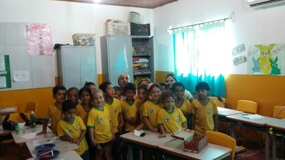 Leleco faz entrega de uniforme escolar para todos os alunos da rede municipal