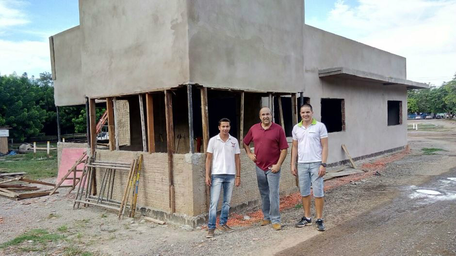 Prefeito Leleco visita obras em andamento no Balneário Municipal