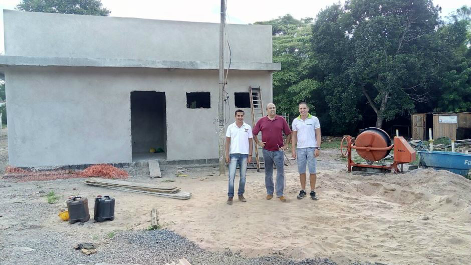 Prefeito Leleco visita obras em andamento no Balneário Municipal
