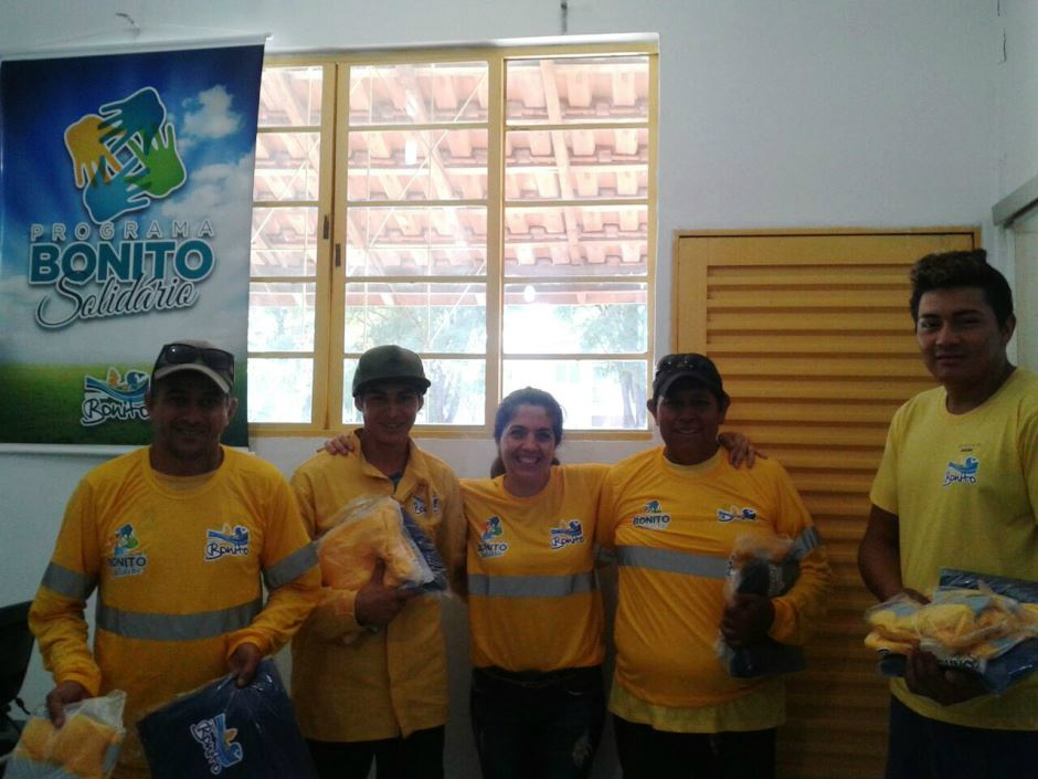 Programa Bonito Solidário recebe novos uniformes, pagamento e participa de 'quebra torto'