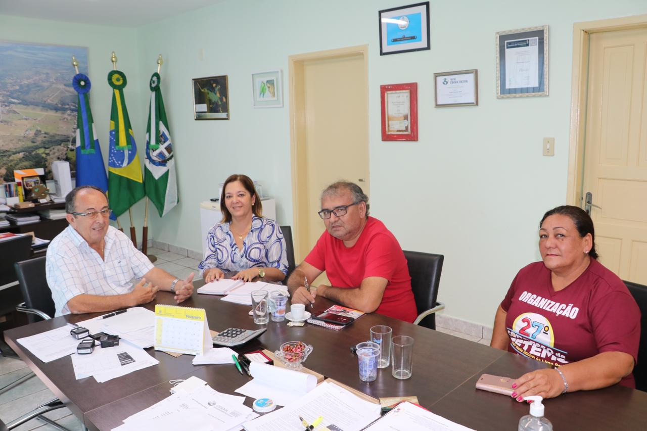 Prefeito reúne-se com representantes do SIMTED e da FETEMS Reunião foi considerada positiva pelos participantes.Foto: Jabuti