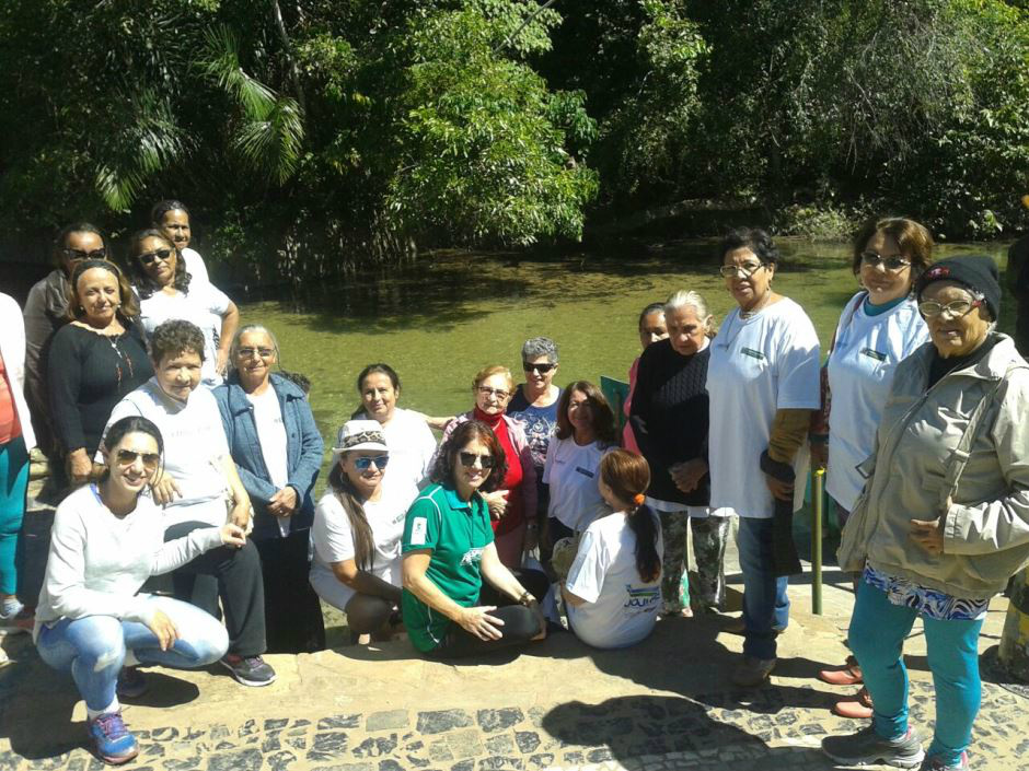 Grupo Conviver de Bonito passa o dia no Balneário do Sol