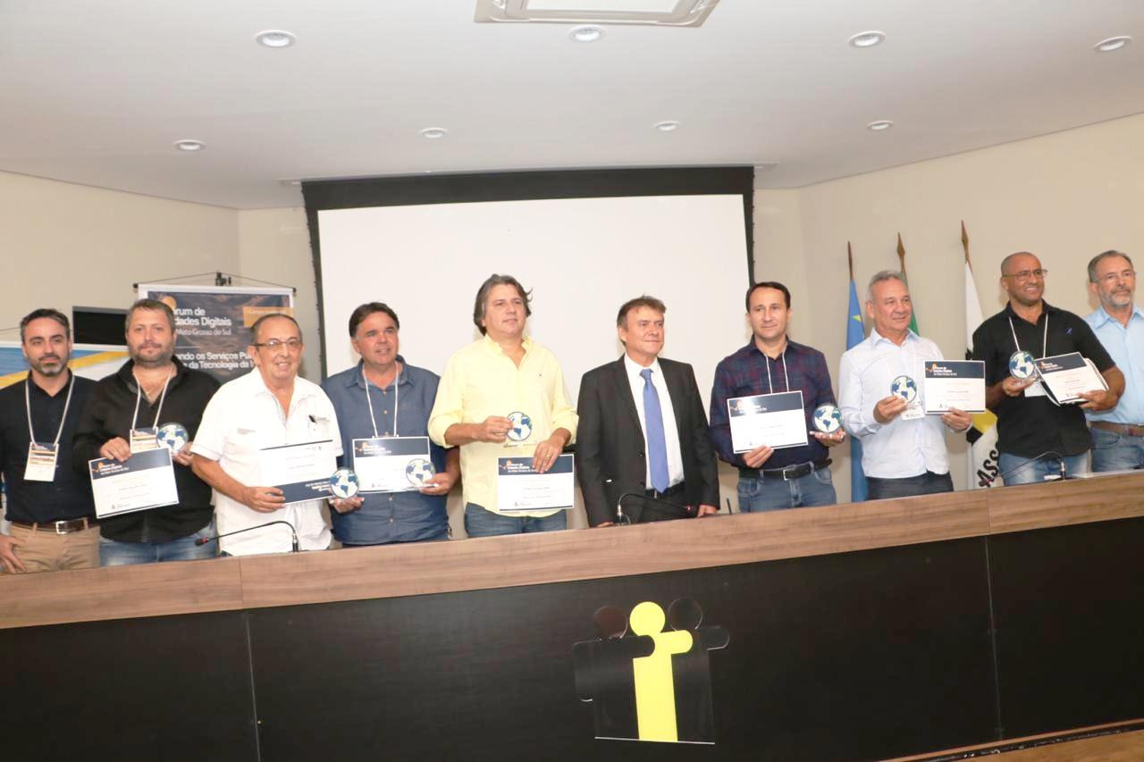 Odilson recebe título de Prefeito Inovador 2020, em fórum sobre cidades digitais Fórum homenageou gestores comprometidos com a inclusão digital. Foto: Jabuti
