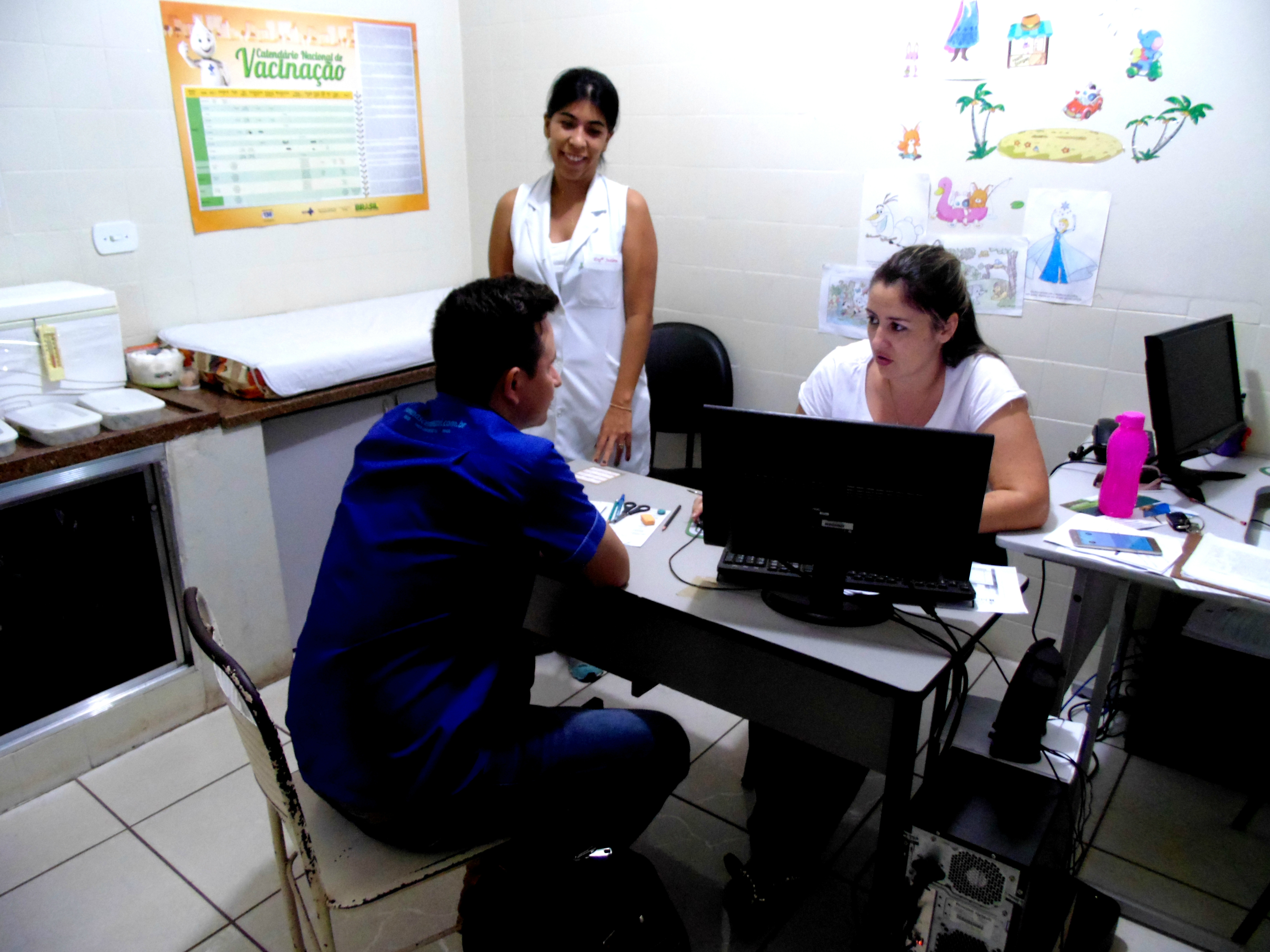 Saúde inicia aplicação de vacina meningocócica C e contra HPV